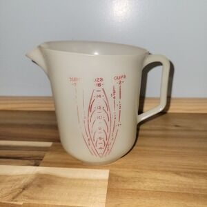 Vintage Tupperware 134 2-Cup Measuring Pitcher‎ Pour 16oz Raised Red Letters USA
